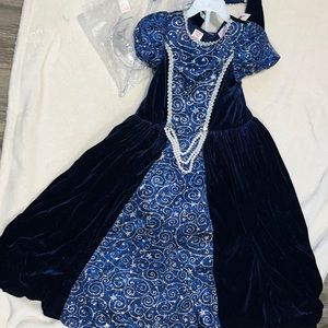 Kids brand new Princess dress with tags still on. Size 5